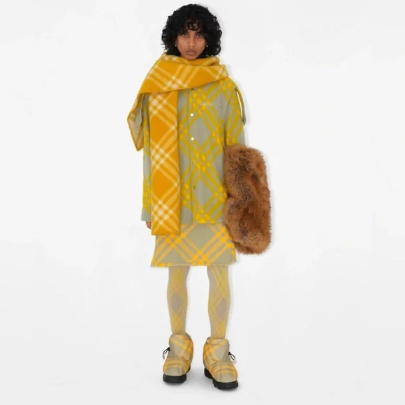 Burberry Unisex (men or women’s) Blue Checkered Pillow Winter Boots - Picture 5 of 5